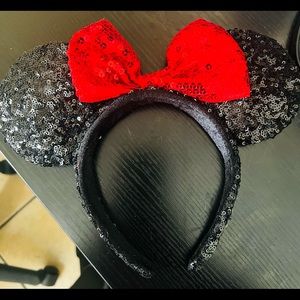 Minnie Mouse ears